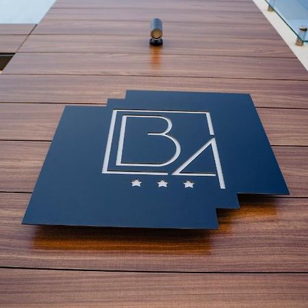 Hotel B4 Орадя Екстер'єр фото