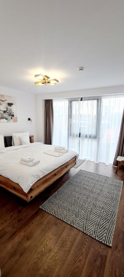 Hotel B4 Орадя Екстер'єр фото