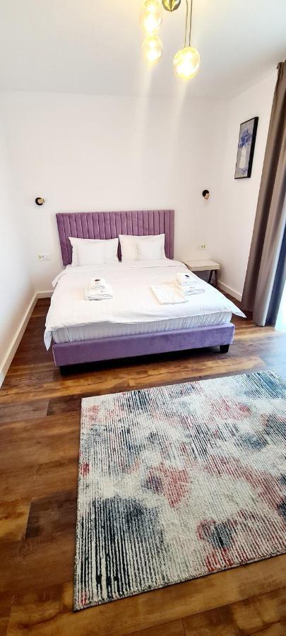 Hotel B4 Орадя Екстер'єр фото