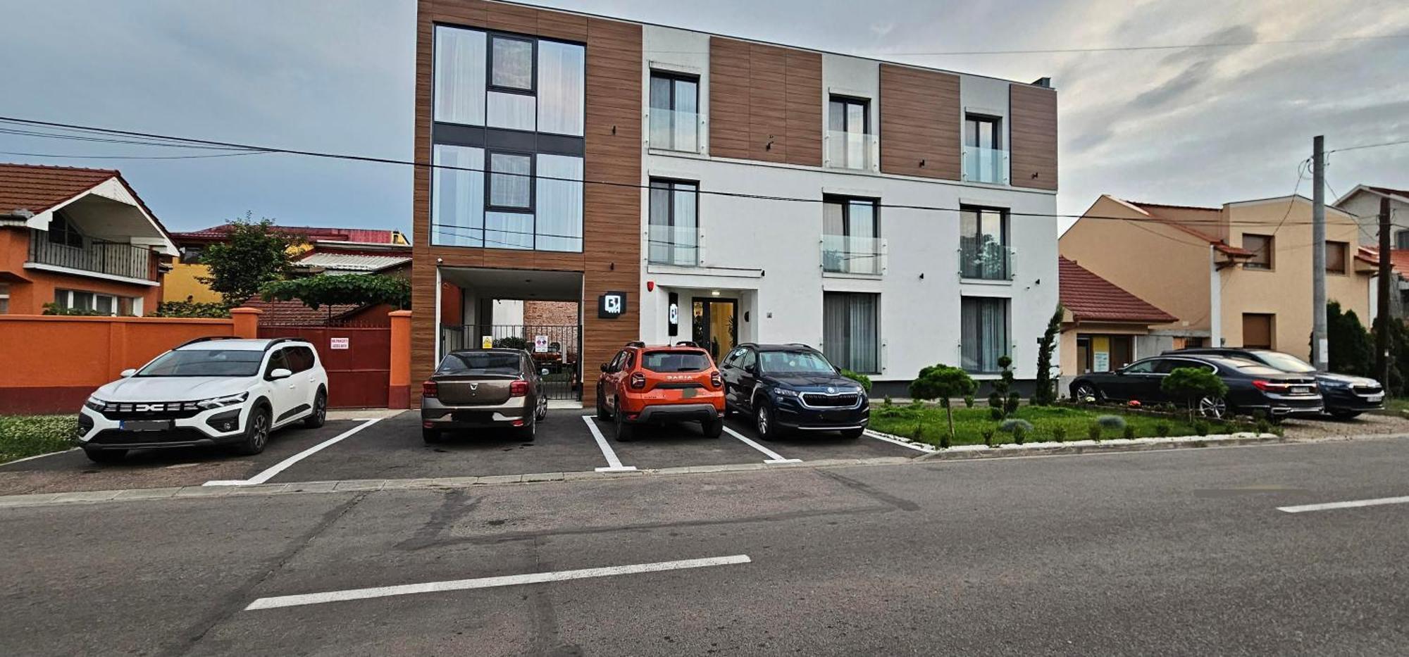 Hotel B4 Орадя Екстер'єр фото